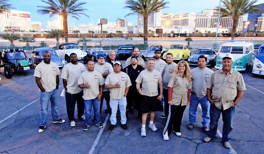 Group photo of the Einfach Deutsch VW Club in Las Vegas